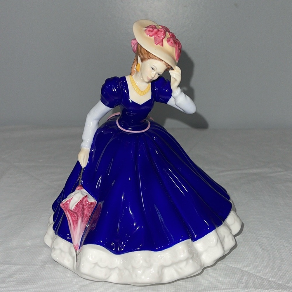 Royal Doulton Pretty Ladies HN4802 Mary 2005 Signed Figurine of the Year